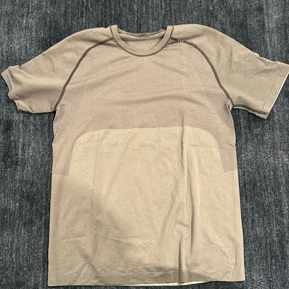 Lululemon Men’s Medium Shirt